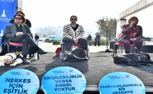 Büyükşehir'den engelleri aşan uygulama: Rehber köpekler toplu ulaşımda