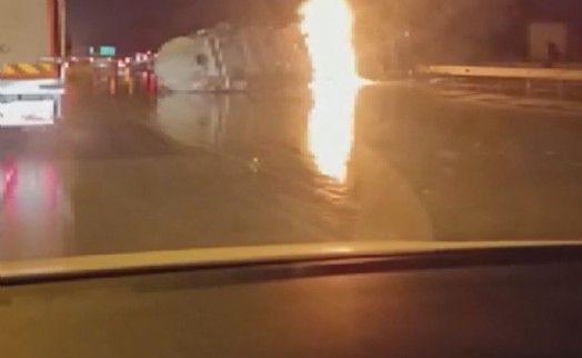 İzmir'de alev topuna dönen vidanjör böyle patladı