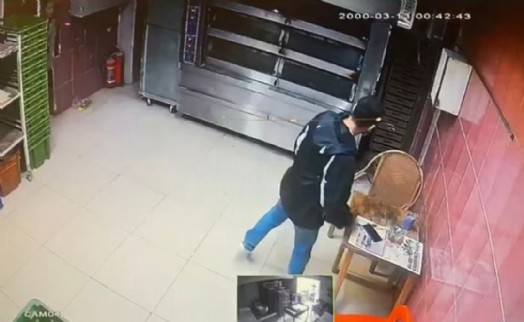 İzmir'de telefon hırsızlığı güvenlik kamerasına yansıdı