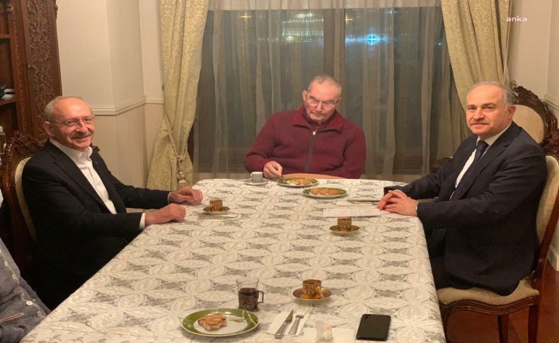 Kılıçdaroğlu, Deniz Baykal’ı evinde ziyaret etti