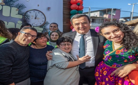 Konak Engelsiz Yaşam Köyü'nde yeni yıl partisi