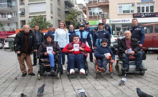 Konak'ta engelsiz yol için yürüdüler