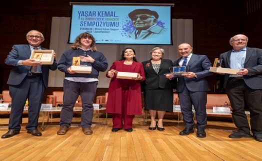Yaşar Kemal'in bin bir çiçekli bahçesi kapılarını açtı