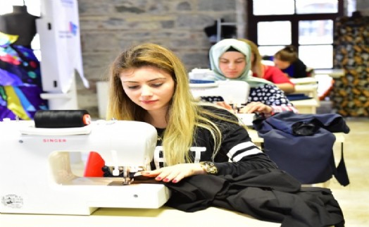 Altın iğne projesiyle kadınlara istihdam garantisi