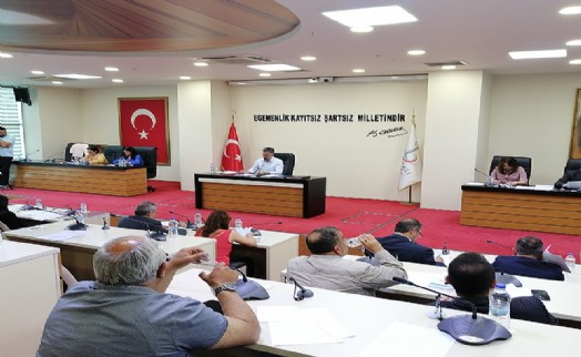 Bayraklı'da EYT ve ‘kredi' tartışması! Sandal: AKP'li vekilin kapısını çalmak zorunda değilim