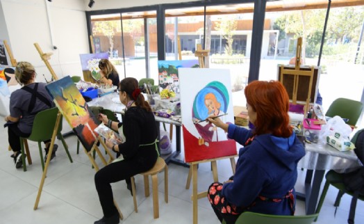 Bayraklı'da resim kursuna büyük ilgi