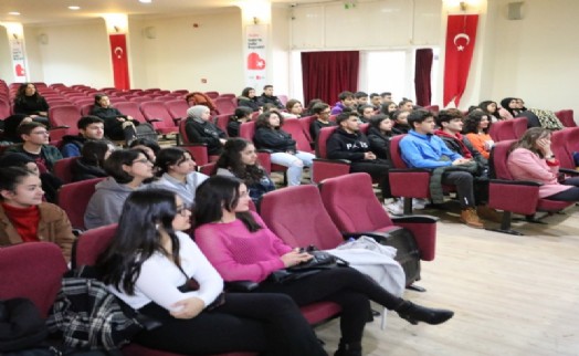 Bayraklı'da üniversiteli ‘akranlar' buluştu