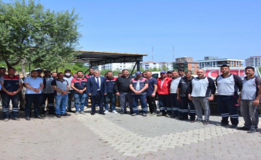 Torbalı'da belediye emekçilerine Başkan Tekin'den müjde