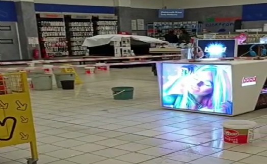 Çiğli 5M Migros'ta şaşkınlık yaratan görüntü! Çareyi kovalarda buldular