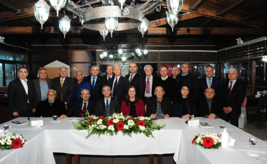 İzmir'de eski Vali Nehrozoğlu'na vefa gecesi