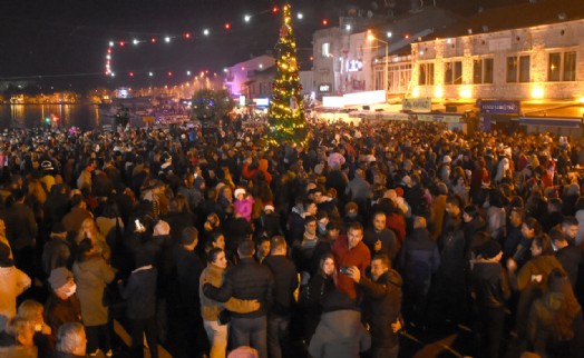 Foça 2023 yılına coşkuyla başladı