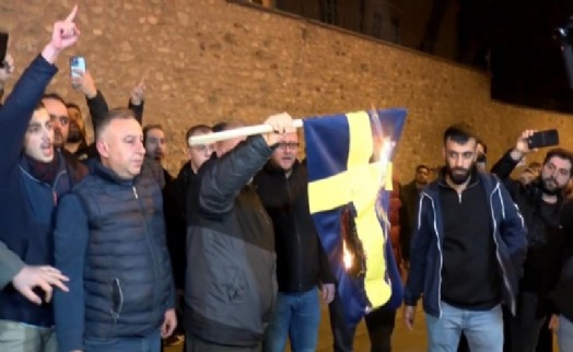 İstanbul'daki İsveç Konsolosluğu önünde gerginlik