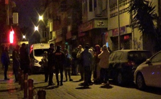 İzmir'de cinayet: Tartıştığı kişiyi boğazından bıçaklayarak öldürdü