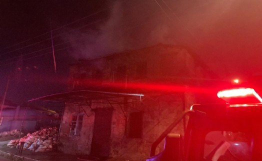 İzmir'de korkutan ev yangını