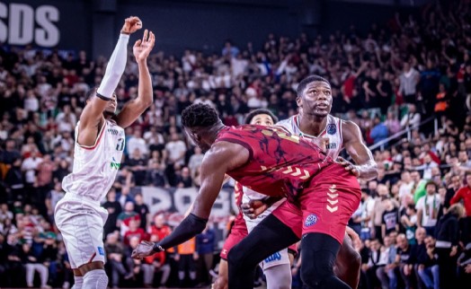 Kaf-Kaf, Avrupa'ya veda etti