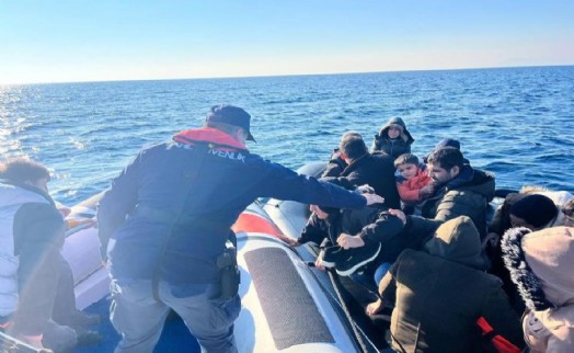 Yunanistan'ın Türk kara sularına ittiği 113 göçmen kurtarıldı
