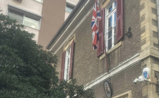 Türkiye'deki bazı yabancı misyon temsilcilikleri bayraklarını yarıya indirdi!