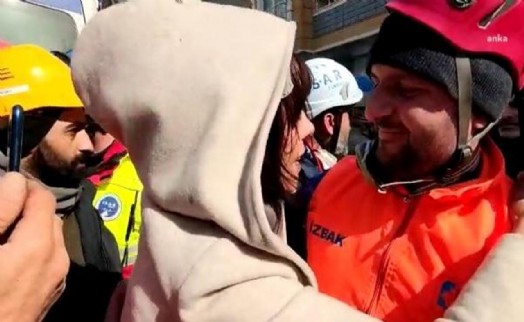 Depremin 104'üncü saatinde Zeynep Baysel kurtarıldı