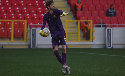 Göztepe'nin genç file bekçisi güven veriyor!