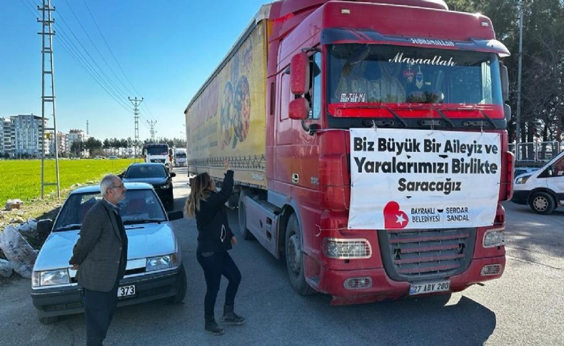 Bayraklı Belediyesi'nin yardım tırları umut oluyor