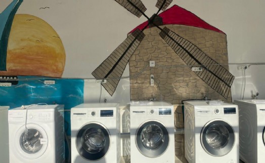 Çeşme'de depremzedelere Çamaşırhane hizmeti