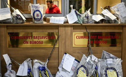 Yıkılan binanın müteahhidi tekneyle yurt dışına kaçarken yakalandı