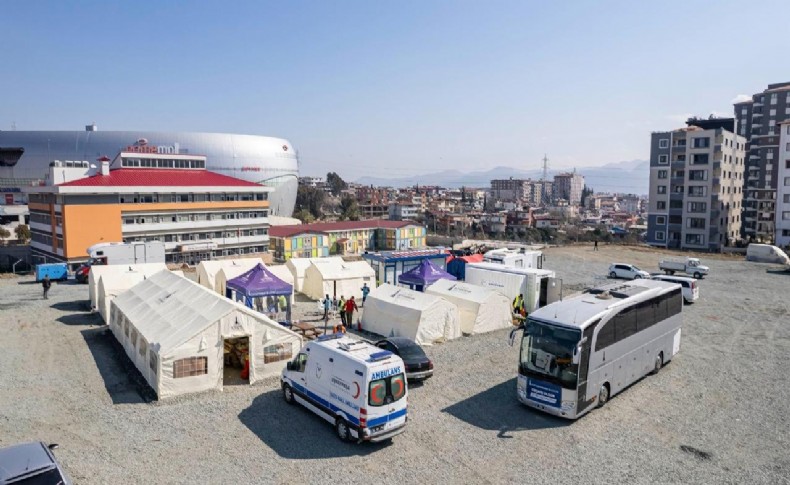 İzmir Büyükşehir Belediyesi, Hatay’da mobil ameliyathaneli sahra hastanesi kurdu