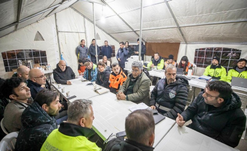 Soyer, Hatay'da koordinasyon merkezini ziyaret etti