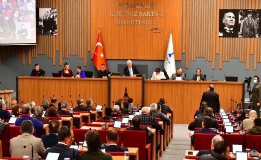 İzmir Büyükşehir Belediyesi'nden deprem bölgesindeki çiftçilere yem desteği