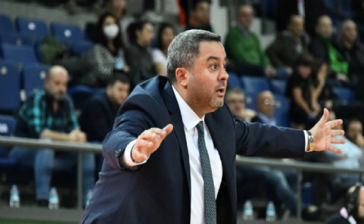 Engin Gençoğlu, Kosova Kupası'nı kaldırdı