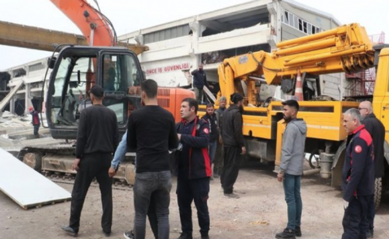 Kahramanmaraş'ta işçiler enkaz altında kaldı: 1 ölü, 4 yaralı