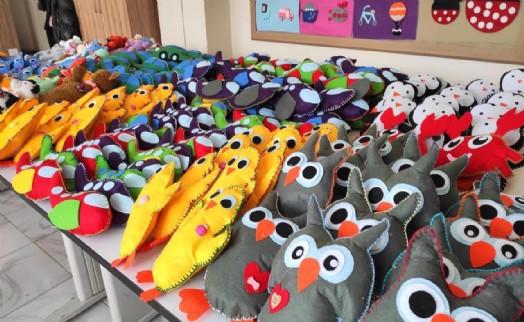 Kınık'tan minik kalplere oyuncak kampanyası