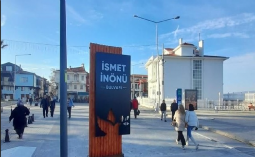 Bursa Büyükşehir Belediyesi, İsmet İnönü'nün adının yazılı olduğu totemin kaldırılmasını istedi