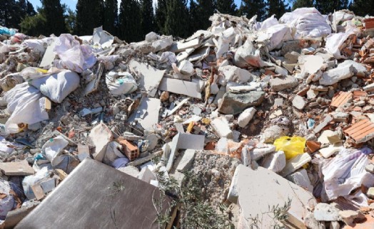 Buca Belediyesi'nden kaçak molozla mücadele