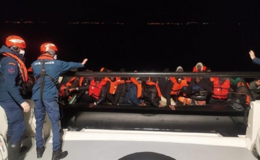 İzmir'de 101 göçmen kurtarıldı, 20 göçmen yakalandı