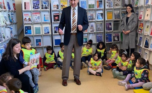 İzmir Ekonomili çocukların ‘kütüphane' heyecanı