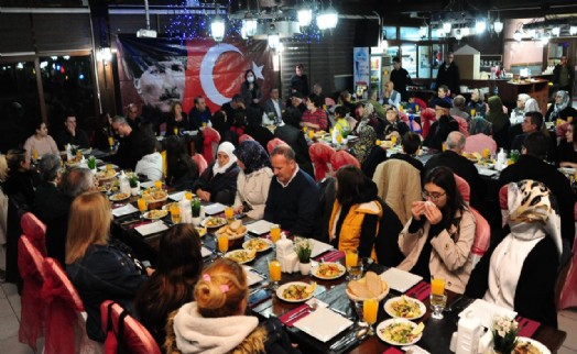 Balçova'da şehit aileleri onuruna yemek