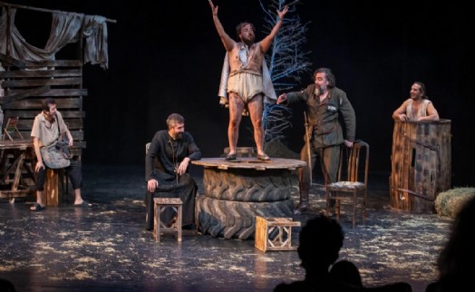 Dünya Tiyatro Günü'nde “3 Nalla 1 At” oyununun galası yapıldı