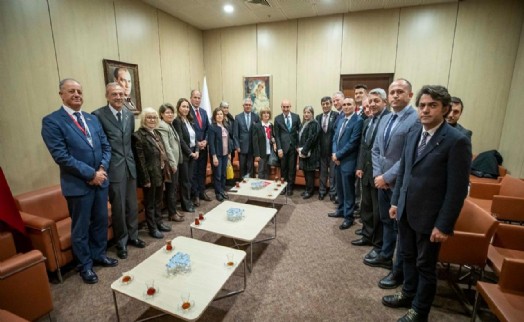 Soyer, İzmir'deki şehit ve gazi yakınlarını ağırladı: Hep birlikte daha güzel bir memleket kuracağız