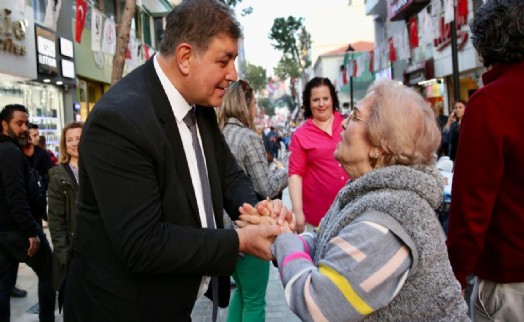 Yenilenen Karşıyaka Çarşısı'nda 4 bin kişilik iftar