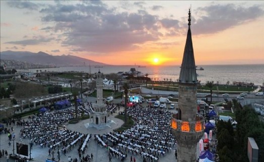 İzmir Büyükşehir Belediyesi'nden 100 milyon TL'lik Ramazan dayanışması