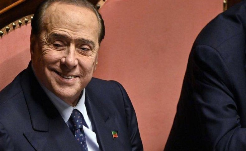 Berlusconi yoğun bakıma kaldırıldı