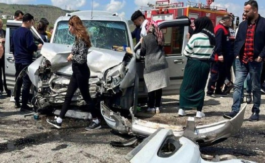 Siirt'te iki trafik kazası: 13 yaralı