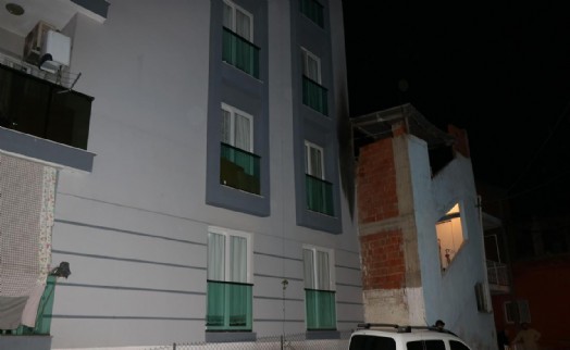 İzmir'de alkollü şahıs eski sevgilisinin evine molotof attı