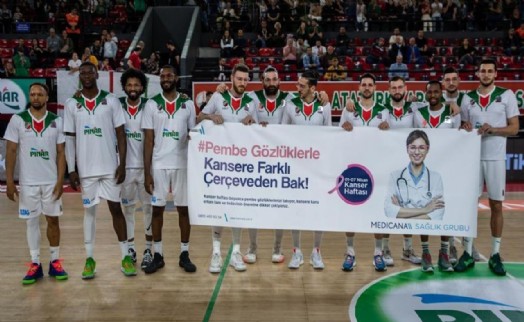 Pınar Karşıyakalı basketbolcular kansere karşı pembe gözlük taktı