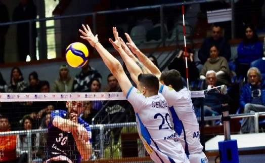 Arkas Spor'dan Kupa Voley'e veda