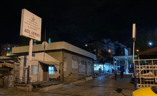 İzmir'de bıçaklı kavga: 1'i ağır 2 yaralı