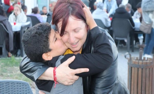 ‘Yarımada Sofrası'  paylaşarak umut oldu