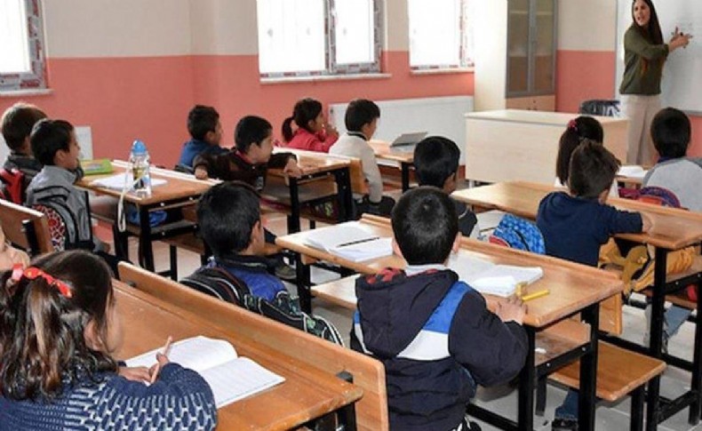 Bakan Özer'den deprem bölgesindeki öğrenciler için telafi programı açıklaması