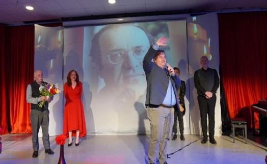 “Unutma Bizi” oyunu Çeşme'de sahnelendi